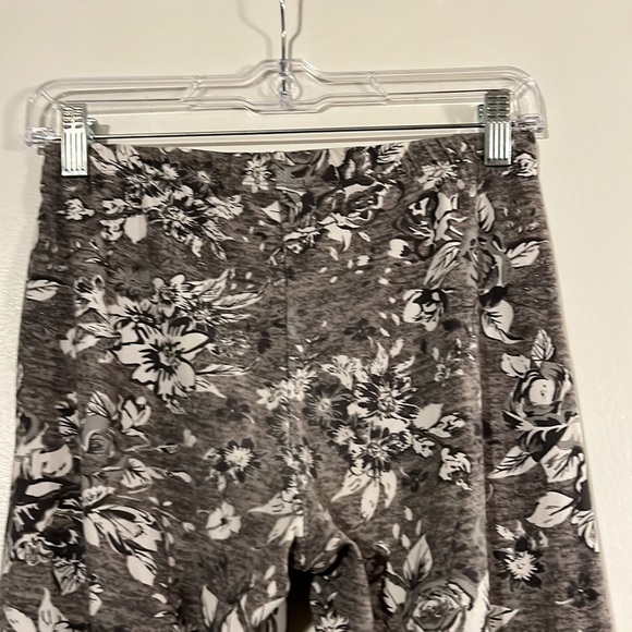 Hot Kiss gray/white floral bell bottom leggings - Picture 6 of 8